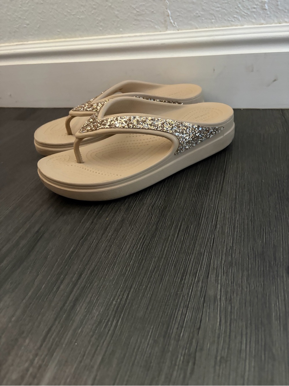CROCS Beige Glitter Thong Sandals